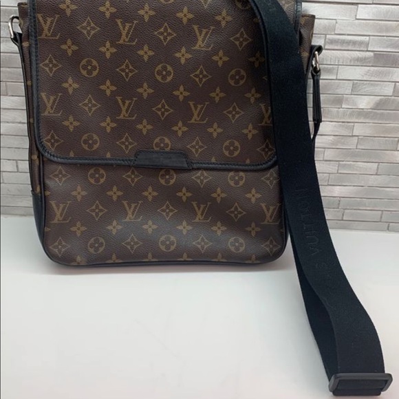 Louis Vuitton Handbags - Louis Vuitton Monogram Macassar District MM